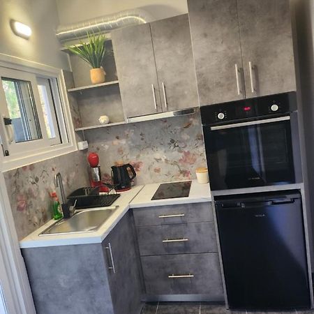 Small Luxury Apartment Anáviszosz Kültér fotó