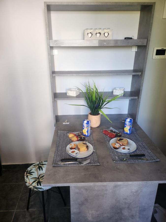 Small Luxury Apartment Anáviszosz Kültér fotó