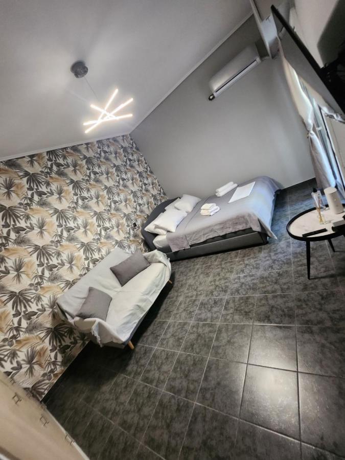 Small Luxury Apartment Anáviszosz Kültér fotó